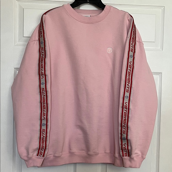 Vetements Tops - Vetements Embroidered Logo Crewneck Sweatshirt Pink Unisex Sz M - Oversized